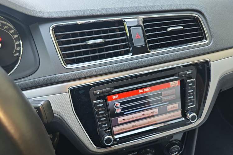Used Volkswagen Cross Lavida 2016 230TSI DSG Luxury Edition Audio And AC Panel