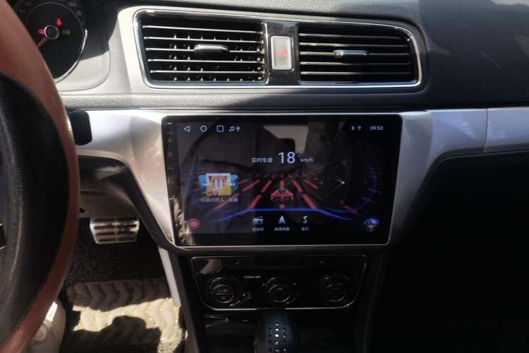 Used Volkswagen Cross Lavida 2016 230TSI DSG Luxury Edition Audio And AC Panel