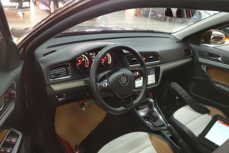 Used Volkswagen Cross Lavida 2016 230TSI DSG Luxury Edition Center Console