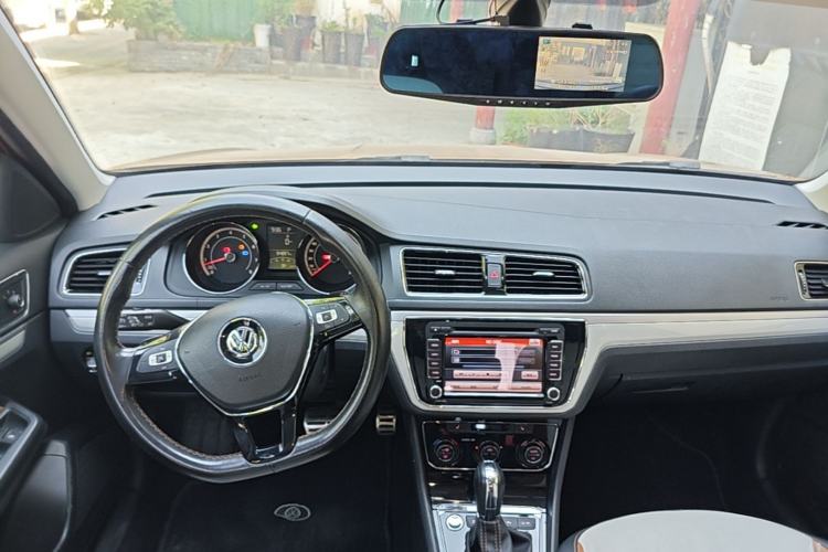 Used Volkswagen Cross Lavida 2016 230TSI DSG Luxury Edition Center Console