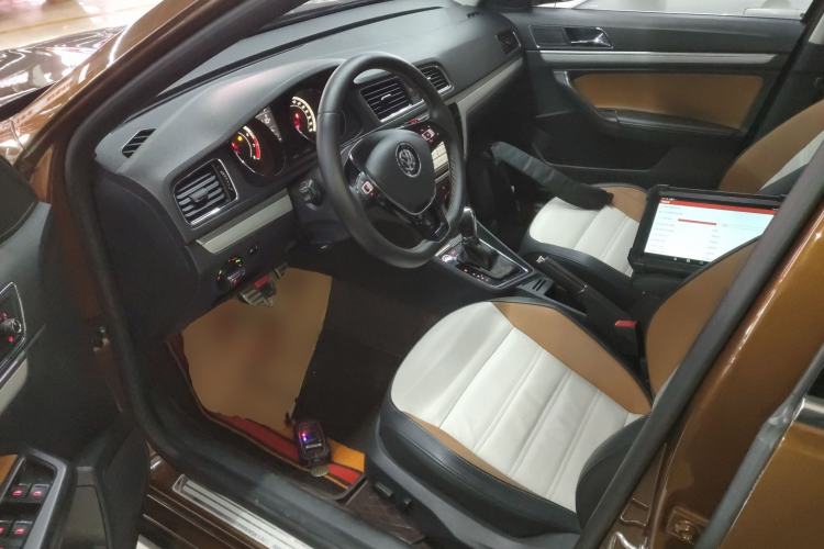 Used Volkswagen Cross Lavida 2016 230TSI DSG Luxury Edition Driver Seat