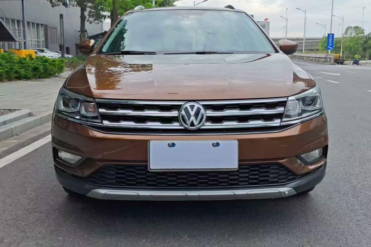 Used Volkswagen Cross Lavida 2016 230TSI DSG Luxury Edition Exterior 6