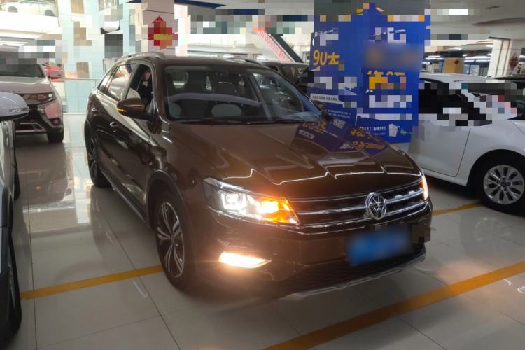 Used Volkswagen Cross Lavida 2016 230TSI DSG Luxury Edition Front Right 45 Deg