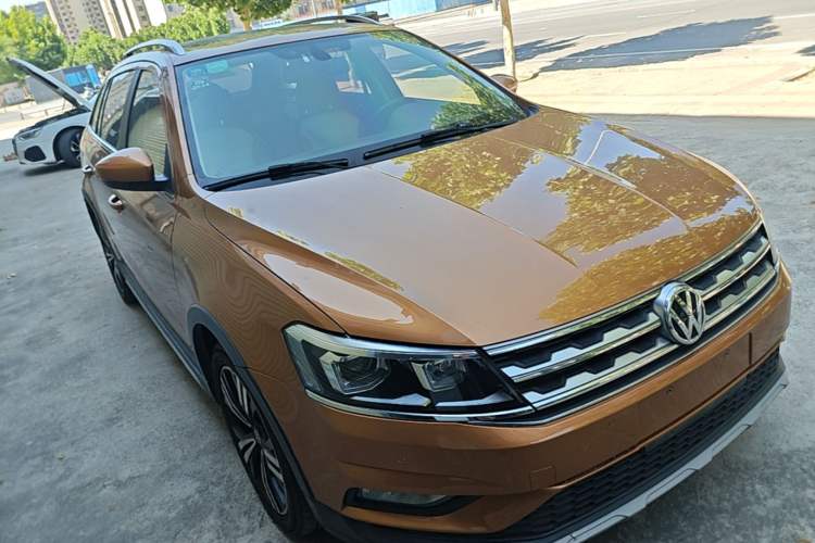 Used Volkswagen Cross Lavida 2016 230TSI DSG Luxury Edition Front Right 45 Deg