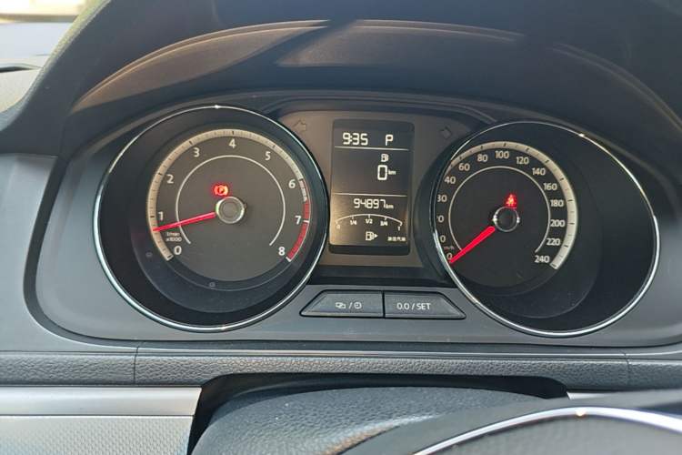 Used Volkswagen Cross Lavida 2016 230TSI DSG Luxury Edition Instrument Cluster
