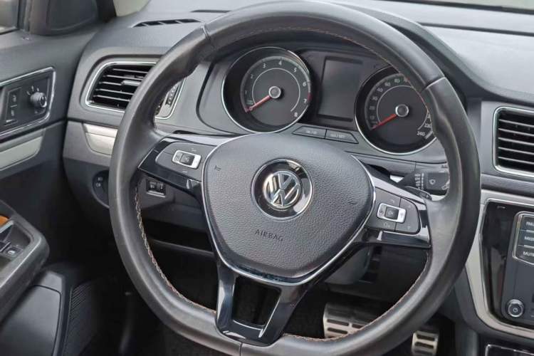 Used Volkswagen Cross Lavida 2016 230TSI DSG Luxury Edition Interior 3
