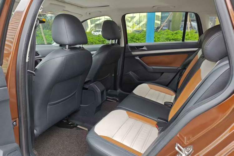 Used Volkswagen Cross Lavida 2016 230TSI DSG Luxury Edition Interior 4