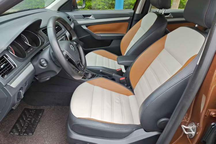 Used Volkswagen Cross Lavida 2016 230TSI DSG Luxury Edition Interior 5