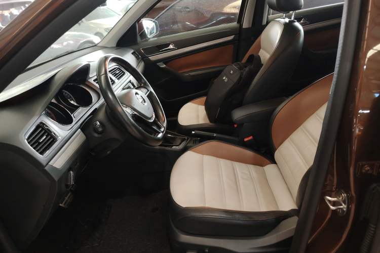 Used Volkswagen Cross Lavida 2016 230TSI DSG Luxury Edition Left Front Seat