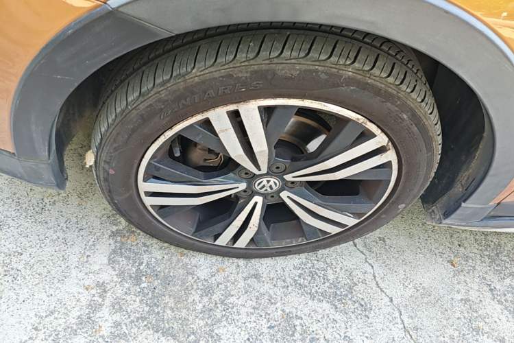 Used Volkswagen Cross Lavida 2016 230TSI DSG Luxury Edition Left Front Wheel Hub