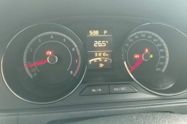 Used Volkswagen Cross Lavida 2016 230TSI DSG Luxury Edition Odometer Close Up