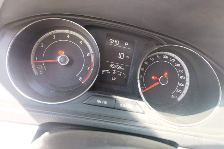 Used Volkswagen Cross Lavida 2016 230TSI DSG Luxury Edition Odometer Close Up