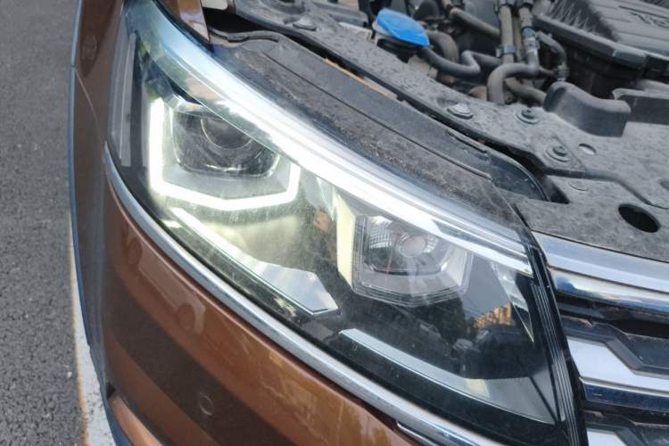 Used Volkswagen Cross Lavida 2016 230TSI DSG Luxury Edition Right Front Headlight
