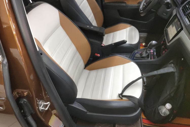 Used Volkswagen Cross Lavida 2016 230TSI DSG Luxury Edition Right Front Seat