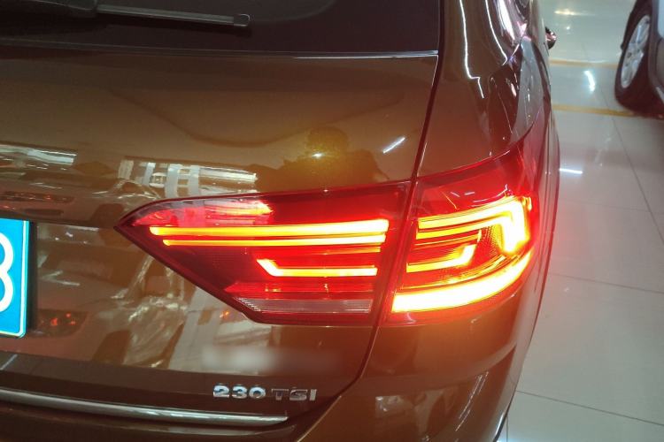 Used Volkswagen Cross Lavida 2016 230TSI DSG Luxury Edition Right Rear Taillight