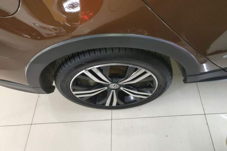 Used Volkswagen Cross Lavida 2016 230TSI DSG Luxury Edition Right Rear Wheel Hub