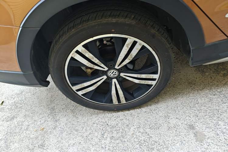 Used Volkswagen Cross Lavida 2016 230TSI DSG Luxury Edition Right Rear Wheel Hub