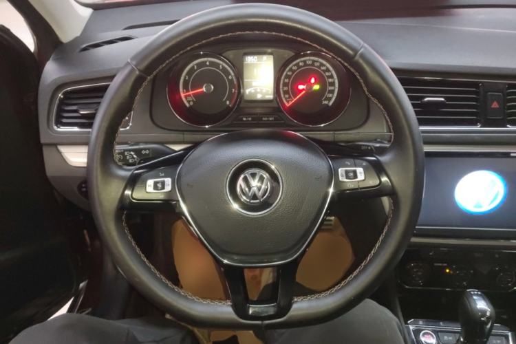Used Volkswagen Cross Lavida 2016 230TSI DSG Luxury Edition Steering Wheel