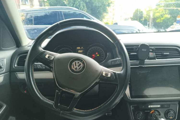 Used Volkswagen Cross Lavida 2016 230TSI DSG Luxury Edition Steering Wheel
