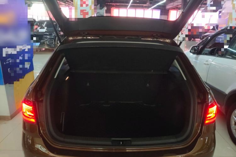 Used Volkswagen Cross Lavida 2016 230TSI DSG Luxury Edition Trunk