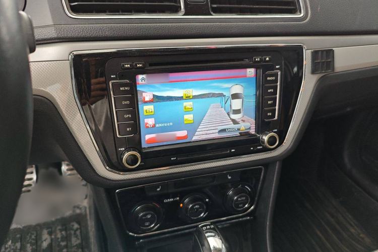 Used Volkswagen Cross Lavida 2016 230TSI DSG Luxury Edition Audio And AC Panel