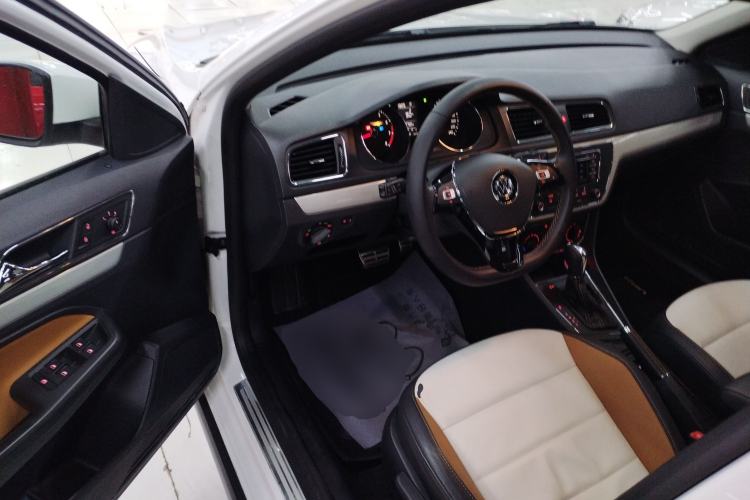 Used Volkswagen Cross Lavida 2016 1.6L Automatic Comfort Edition Driver Seat