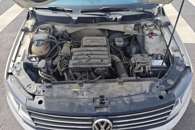 Used Volkswagen Cross Lavida 2016 1.6L Automatic Comfort Edition Engine Bay