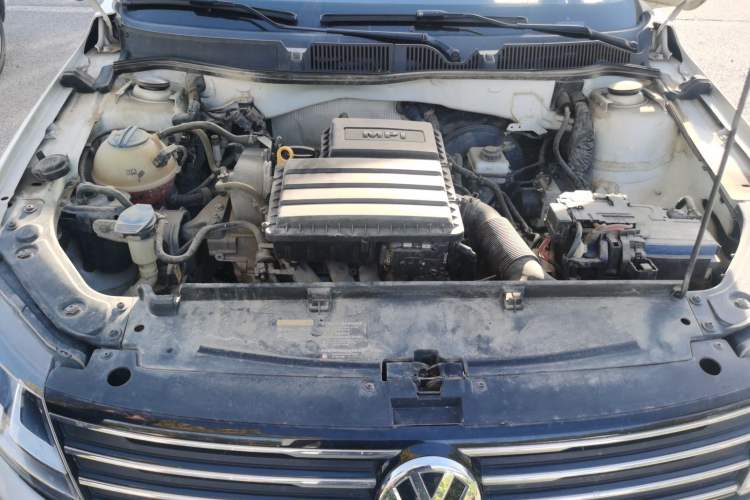 Used Volkswagen Cross Lavida 2016 1.6L Automatic Comfort Edition Engine Bay