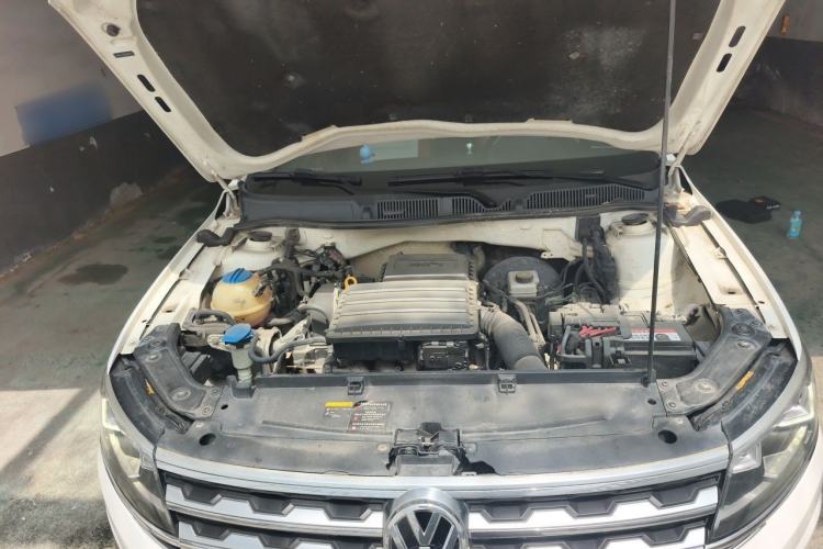 Used Volkswagen Cross Lavida 2016 1.6L Automatic Luxury Edition Engine Bay