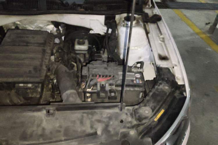 Used Volkswagen Cross Lavida 2016 1.6L Automatic Luxury Edition Engine Bay Left