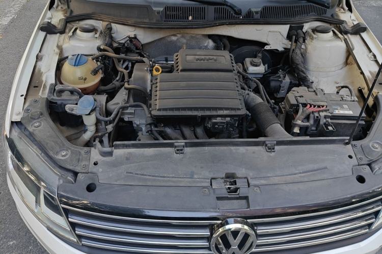 Used Volkswagen Cross Lavida 2016 1.6L Automatic Comfort Edition Engine Bay