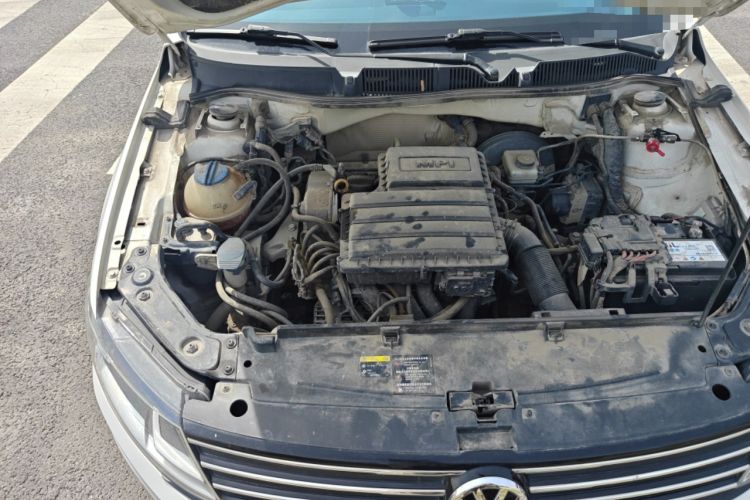 Used Volkswagen Cross Lavida 2016 1.6L Automatic Comfort Edition Engine Bay Right