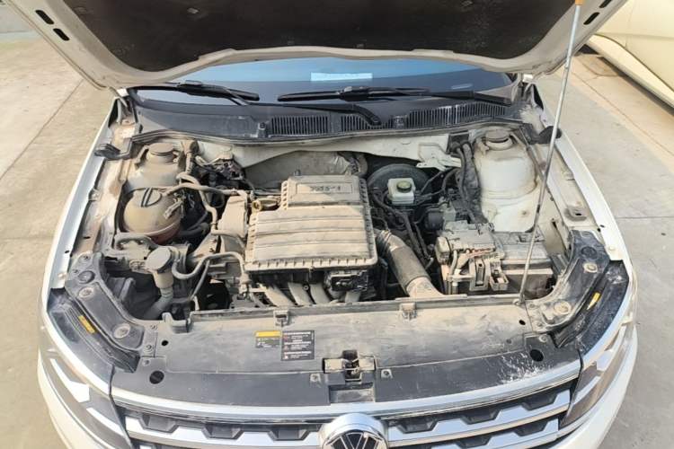Used Volkswagen Cross Lavida 2016 1.6L Automatic Luxury Edition Engine Bay
