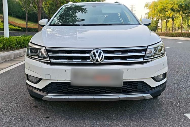Used Volkswagen Cross Lavida 2016 230TSI DSG Luxury Edition Exterior 2