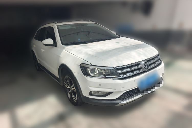 Used Volkswagen Cross Lavida 2016 1.6L Automatic Luxury Edition Front Right 45 Deg