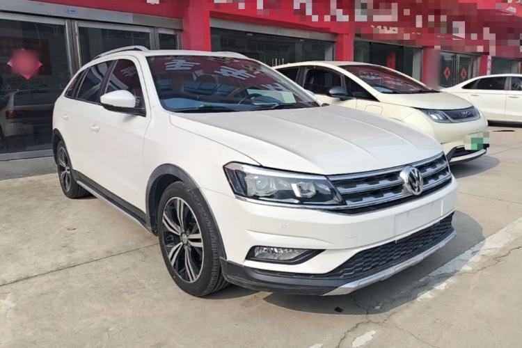 Used Volkswagen Cross Lavida 2016 1.6L Automatic Luxury Edition Front Right 45 Deg