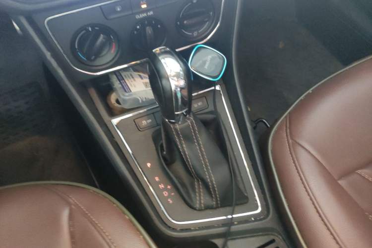 Used Volkswagen Cross Lavida 2016 230TSI DSG Comfort Edition Gear Lever