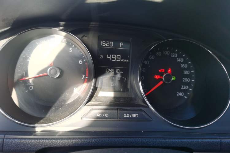 Used Volkswagen Cross Lavida 2016 1.6L Automatic Comfort Edition Instrument Cluster