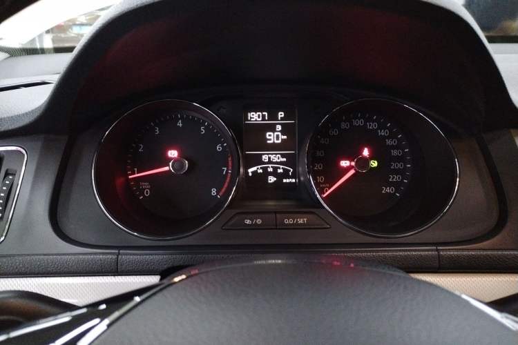 Used Volkswagen Cross Lavida 2016 1.6L Automatic Comfort Edition Instrument Cluster
