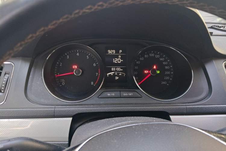 Used Volkswagen Cross Lavida 2016 1.6L Automatic Comfort Edition Instrument Cluster