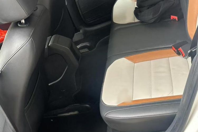 Used Volkswagen Cross Lavida 2016 1.6L Automatic Comfort Edition Interior 2