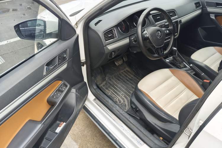 Used Volkswagen Cross Lavida 2016 230TSI DSG Luxury Edition Interior 3
