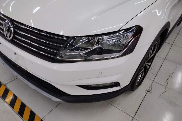 Used Volkswagen Cross Lavida 2016 1.6L Automatic Comfort Edition Left Front Headlight