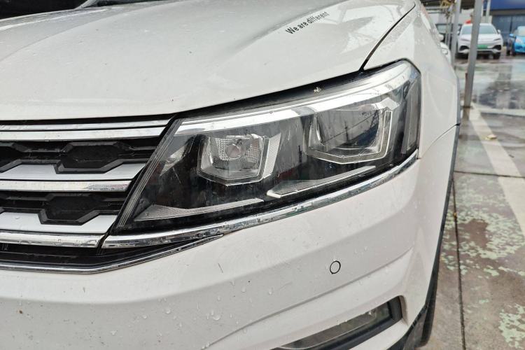 Used Volkswagen Cross Lavida 2016 230TSI DSG Luxury Edition Left Front Headlight