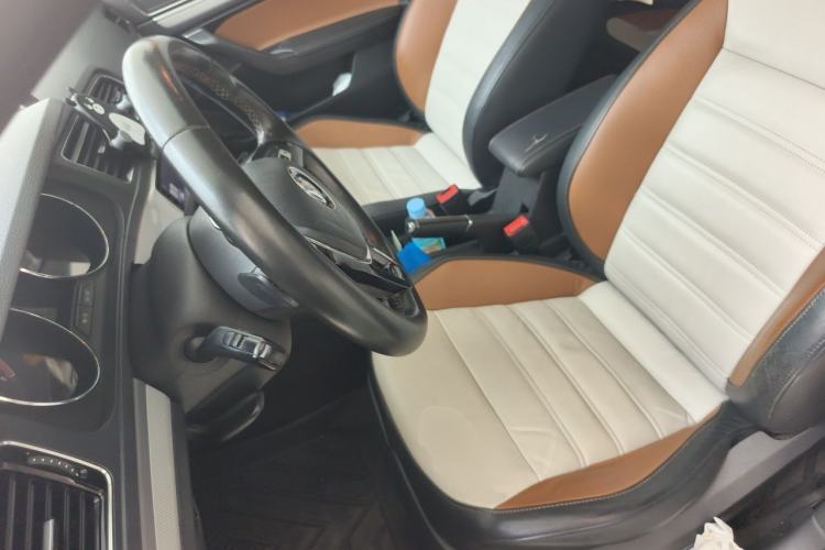 Used Volkswagen Cross Lavida 2016 1.6L Automatic Luxury Edition Left Front Seat