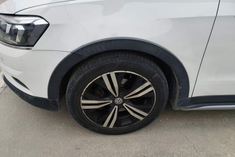 Used Volkswagen Cross Lavida 2016 230TSI DSG Luxury Edition Left Front Wheel Hub