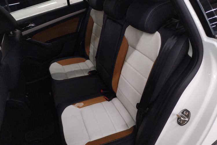 Used Volkswagen Cross Lavida 2016 1.6L Automatic Comfort Edition Left Rear Seat