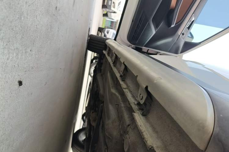 Used Volkswagen Cross Lavida 2016 1.6L Automatic Luxury Edition Left Side Sill