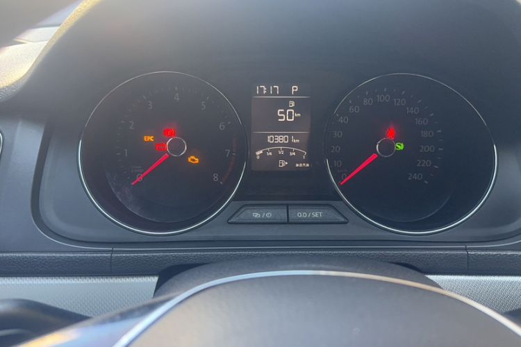 Used Volkswagen Cross Lavida 2016 1.6L Automatic Comfort Edition Odometer Close Up