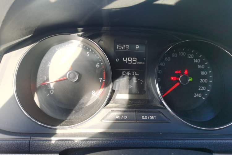 Used Volkswagen Cross Lavida 2016 1.6L Automatic Comfort Edition Odometer Close Up